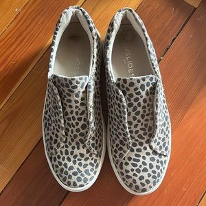 J slides cheetah print